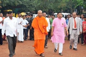 DHARWAD: Sri Swamiji of Ramakrishna Mutt of Dharwad, MP Prahlad Joshi at Bharat Doud Inaugural