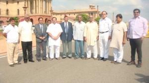 Delegation of FINS, submitted memorandum to President of India