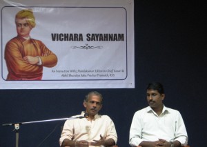J Nandkumar (RSS Akhil Bharatiya Sah Prachar Pramukh) and Rajesh Padmar (Coordinator, VSK Karnataka)