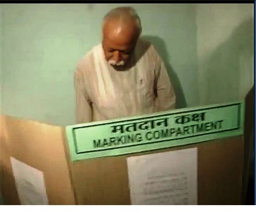 RSS Sarasanghachalak Mohan Bhagwat is one of the earliest voter to cast his vote at Nagpur 