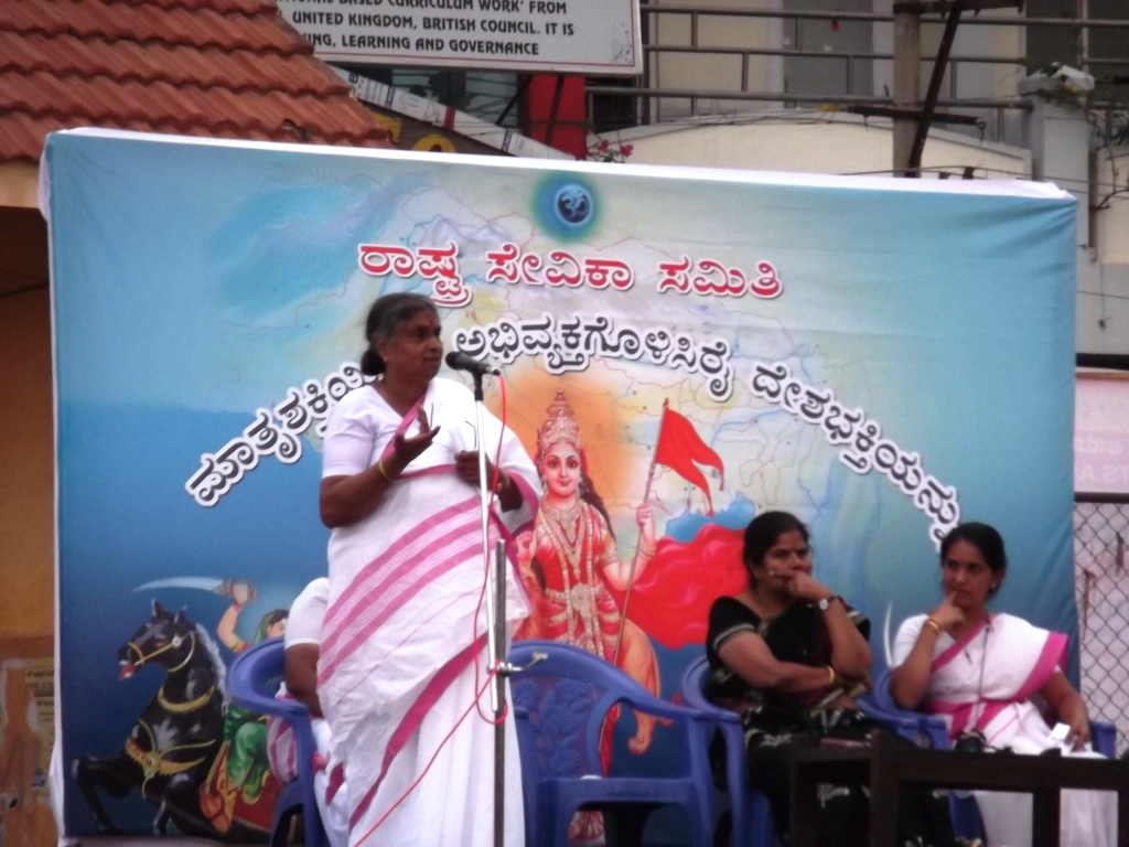 V Shantha Kumari, Pramukh Sanchalika of Rashtra Sevika Samiti addressing the valedictory of Varg