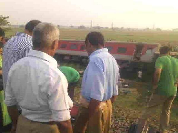 RSS Swayamsevaks helps passengers at Cchapra Railway Accident venue.