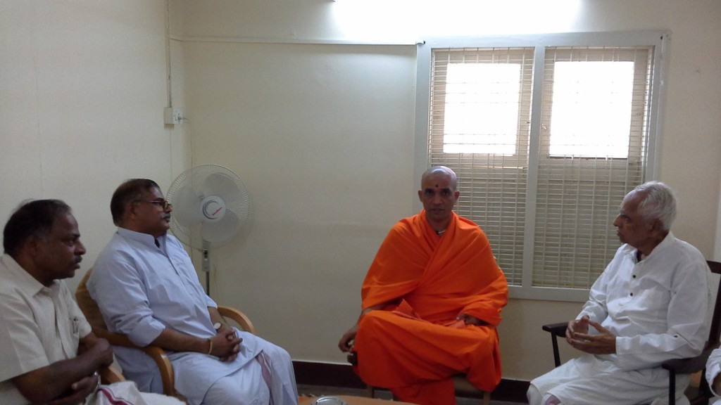 Nirmalanandanatha Swamiji Visit to Keshavakrupa July 24 2014 (13)