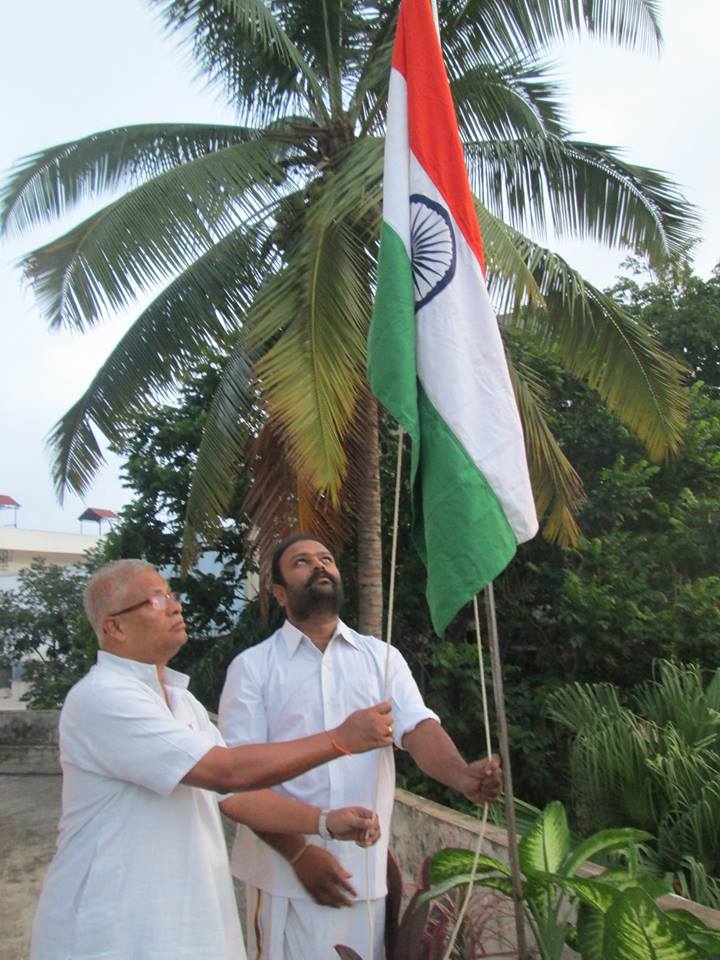 N Dinesh Hegde hoists Flag at KESHAVASHILPA, Bangalore