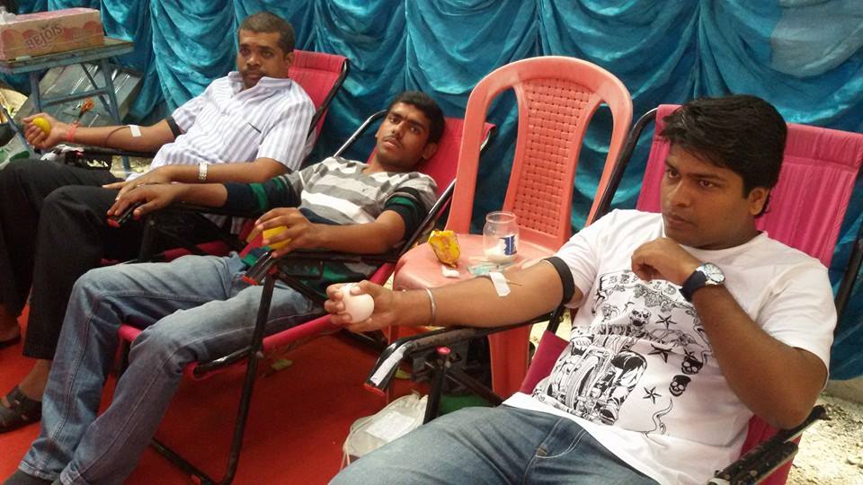 Youth donating blood at Vijayanagar, Bengaluru