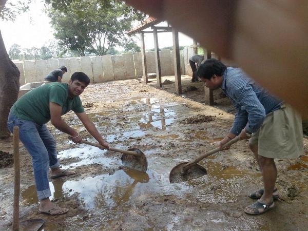 RSS IT Milan Swayamsevaks Cleaning Goushala Bengaluru (2)