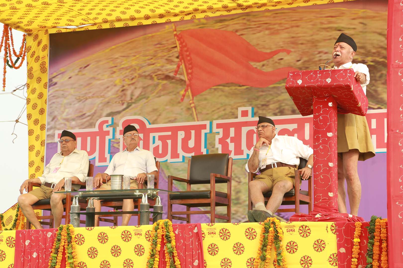 RSS Sarasanghachalak Mohan Bhagwat addressing the valedictory of Yuva Sankalp Shivir at Agra on Monday