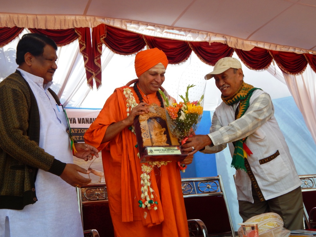 Swamiji honored by Jual Oram & Jaleswar Brahma