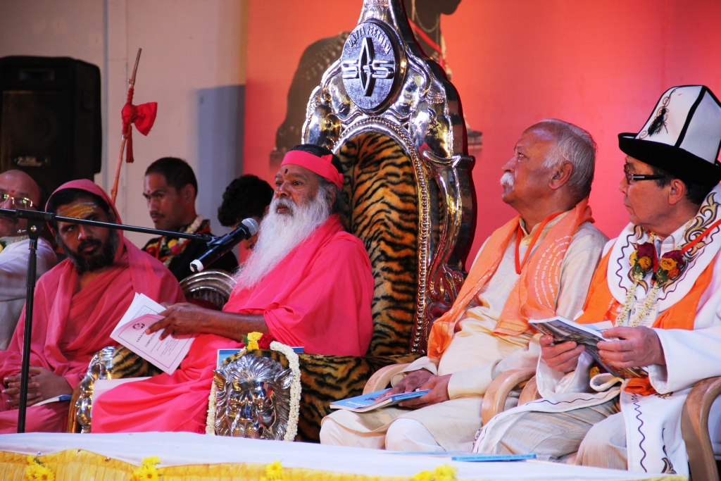 Sri Ganapati Sacchidananda Swamiji addressing
