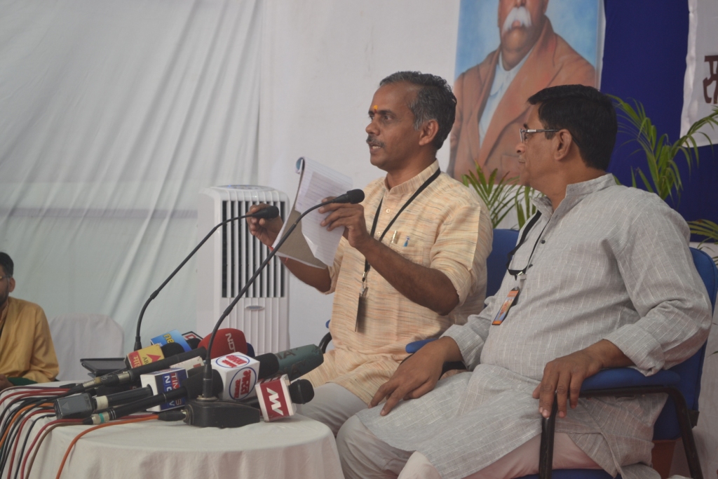 J Nandakumar, Akhil Bharatiya Sah-Prachar Pramukh addressed Media at ABPS meet in Nagpur today afternoon informing the re-election of Bhaiyyaji Joshi as Sarakaryavah