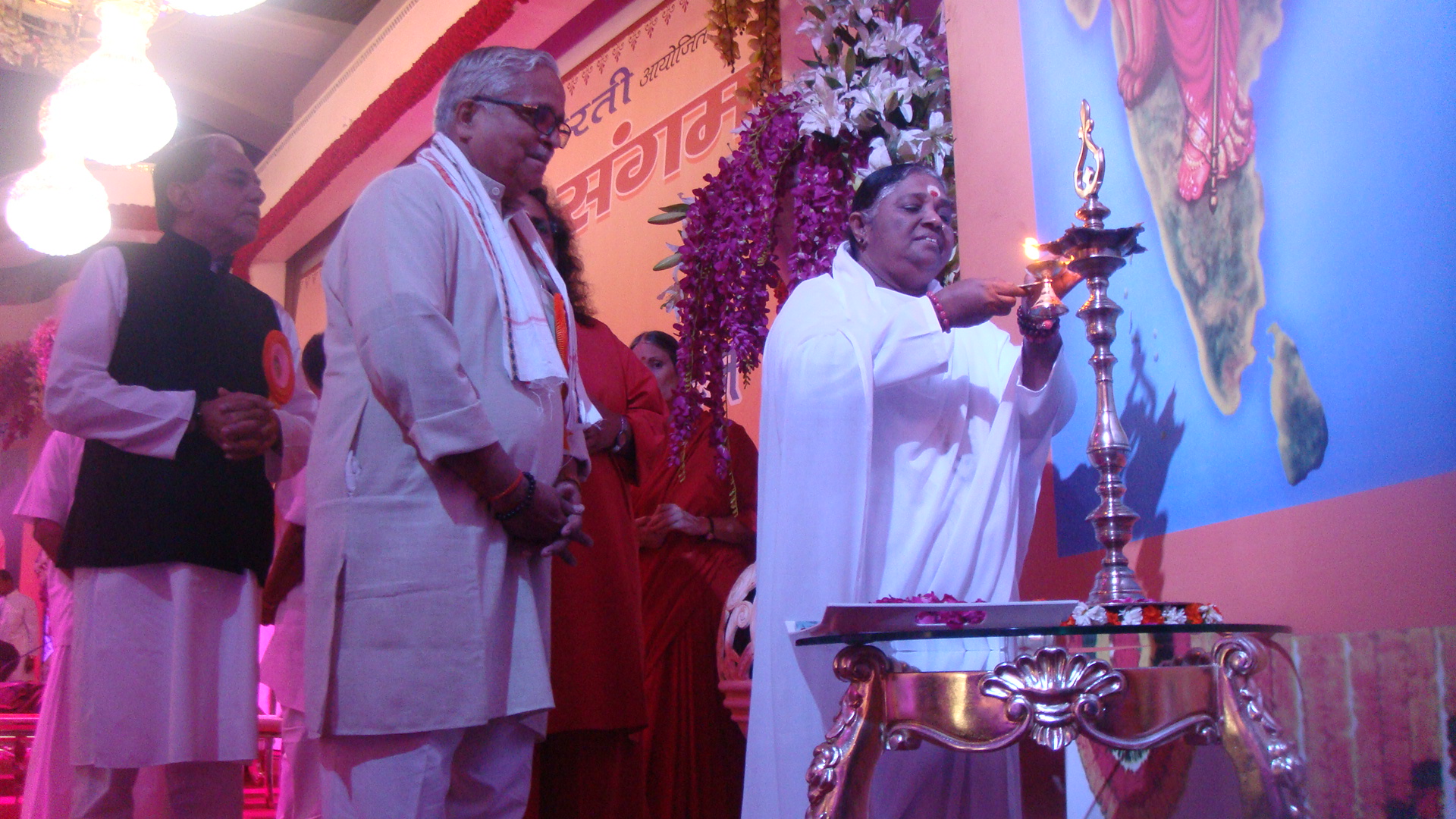 Mara Amrutanandamayi inaugurating Rashtriya Seva Sangam in New Delhi