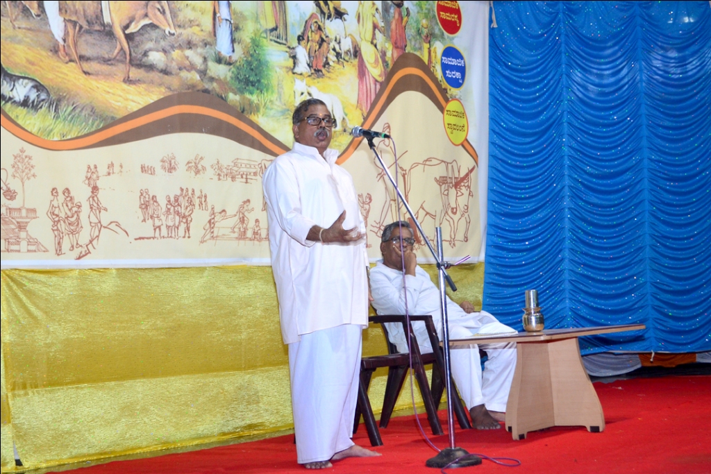 RSS Akhil Bharatiya Vyavastha Pramukh Mangesh Bhende addressing