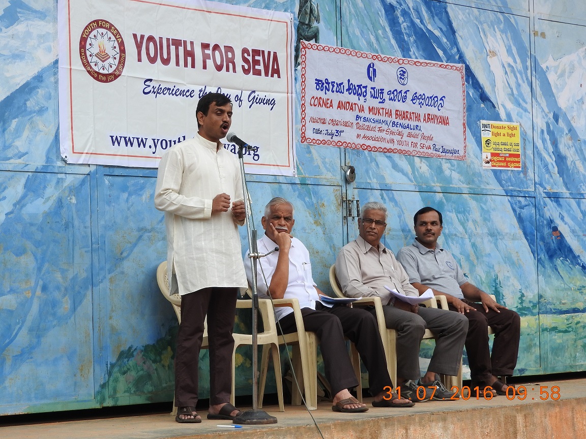 SAKSHAMA-Karnataka Coordinator Vinod Prakash addressed the gathering