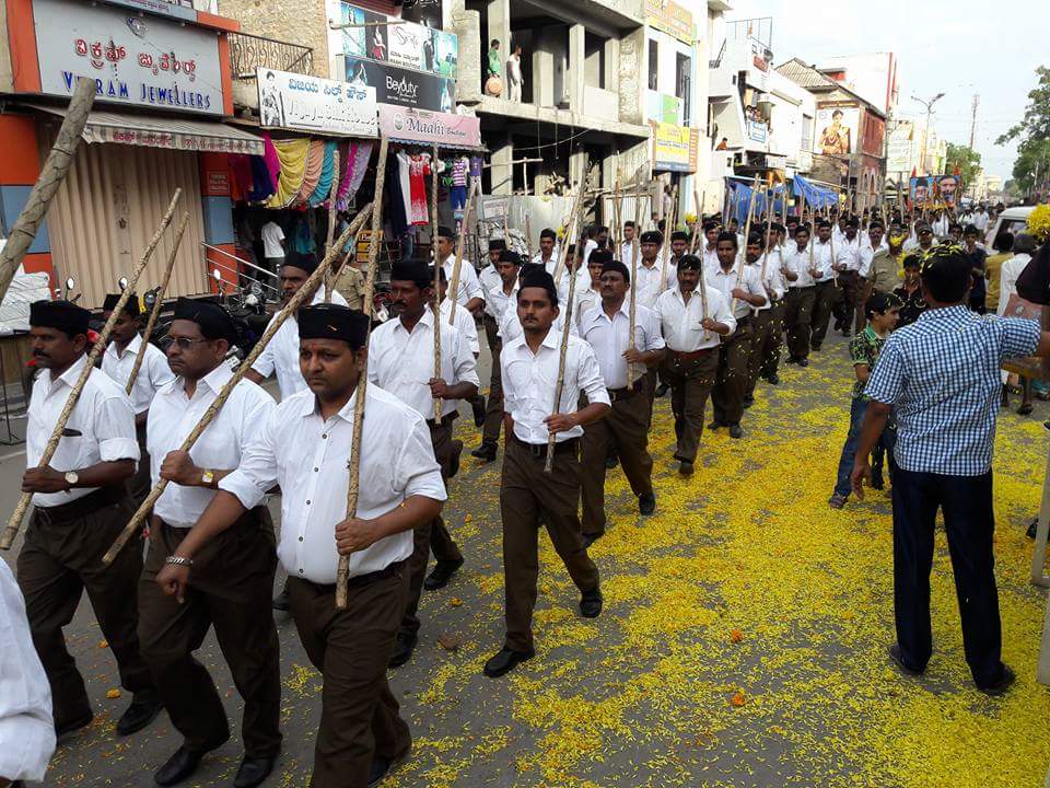 RSS Swayamsevaks marched with pride for Path Sanchalan at Bellary, Karnataka. 624 youth Swayamsevaks marched. #RSSVijayaDashmi2016