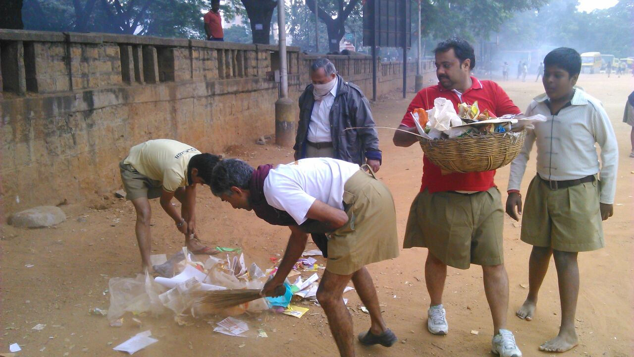 SEVA SANGHIK IN Bengaluru ‘ಸೇವಾ ಸಾಂಘಿಕ್’ : ಬನ್ನಪ್ಪ ಪಾರ್ಕ್  ಸ್ವಚ್ಚಗೊಳಿಸಿದ ಸ್ವಯಂಸೇವಕರು