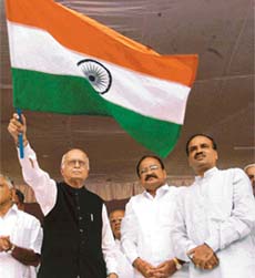 Not surrender to separatists:ADVANI
